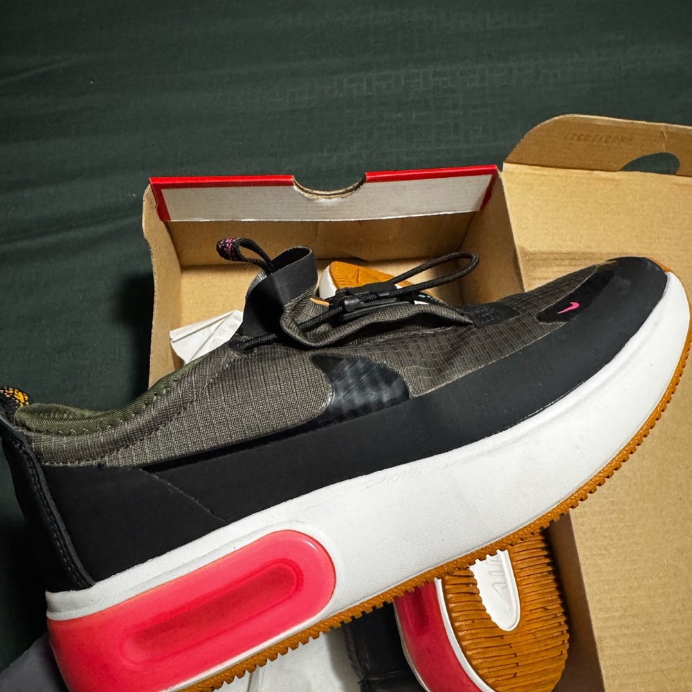 Nike Men's Black and Pink Sneakers